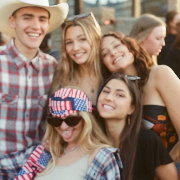 Meet your Posher, Delaney - Picture 2 of 4